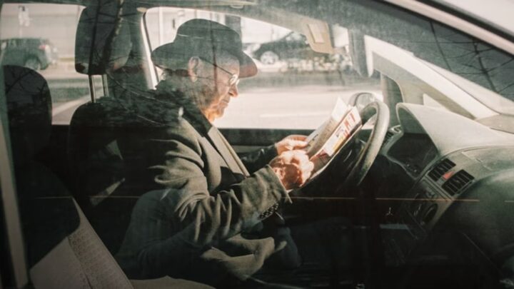 Eating/Drinking/Vaping While Driving